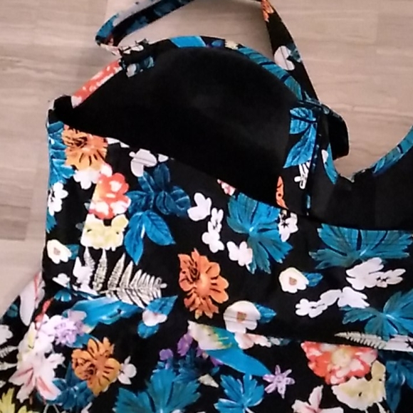 Sold-Plus size Two piece swimsuit - Picture 6 of 12